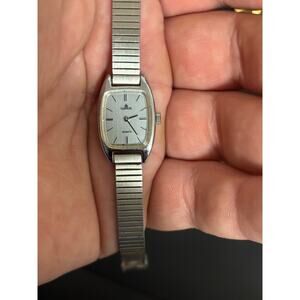 Vintage Lorus V235-5060 Silver Tone Womens Watch. New Battery!